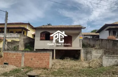 Casa à venda no centro de araruama-rj: 2 quartos, 2 suítes, 1 sala, 1 banheiro, 110m² de área. venha conferir!