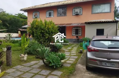Casa duplex , composta por 3 quartos sendo 1 suíte, 2 salas, escritório, cozinha conceito aberto, espaço gourmet , banheiro, piscina, jardim, espaço p