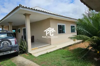 Excelente casa com 03 quartos sendo 01 suíte com closet,  ótima sala ,cozinha planejada , banheiro e garagem coberta. excelente localização a poucos m