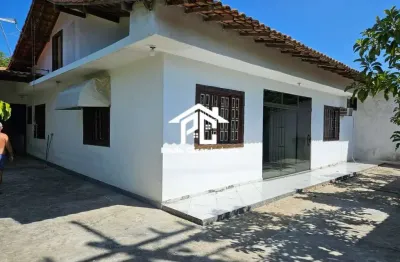 Casa  com 03 quartos sendo 03 suítes sendo 01 com closet, ótima sala com 02 ambientes cozinha varadas garagem  churrasqueira piscina pomar.