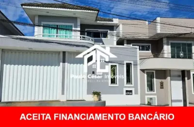 Excelente casa dúplex de alto padrão. parte superior com 03 quartos sendo 03 suítes,  01 com closet, todas com varandas e excelente vista. parte infer