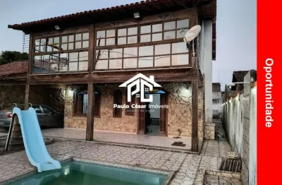 Casa com 4 quartos sendo 3 suítes, sala com lareira, cozinha, banheiro social, área de serviço, garagem, piscina, churrasqueira e ótimo quintal.