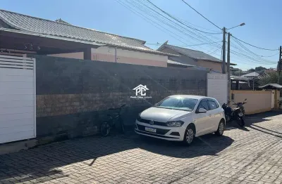 Casa em condomínio à venda em araruama-rj, bairro praça da bandeira - 2 quartos, 1 suíte, 1 sala, 2 banheiros, 1 vaga