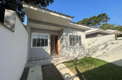 Casa mobiliada para locação na pontinha, araruama-rj com 2 quartos, 1 suíte, 1 sala, banheiro e vaga de garagem!