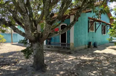 Ótima casa com 03 quartos, sendo 02 suítes, sala, cozinha, banheiro, área de serviço, varandas, garagem, piscina, quarto de guardado, mais 01 banheiro