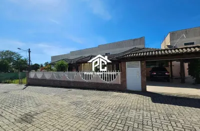 Venda de casa em condomínio na praça da bandeira, araruama-rj: 2 quartos, 1 suíte, 2 salas e 1 banheiro.