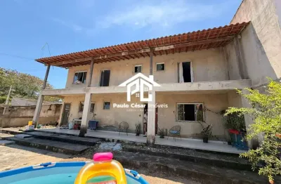 Excelente oportunidade para quem busca conforto, espaço e praticidade em uma localização tranquila e bem valorizada de Araruama.  Casa duplex com 98m²