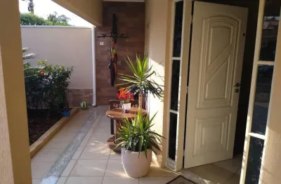 Casa térrea 3 dormitórios, 1 suíte, área gourmet, garagem