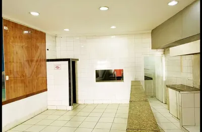 Loja 230 m2 de vão livre, cozinha , 4 banheiros , 100 metros da estação do metro vila mariana