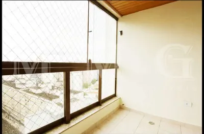 Belíssimo apartamento com 3 dormitórios sendo uma suíte situado na vila nova conceição