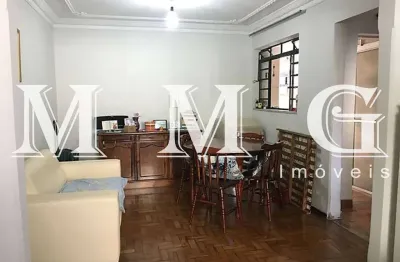 Amplo e muito bem localizado sobrado de 2 dormitórios