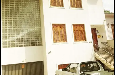 Prédio comercial com 3 pavimentos, 700 m2 ,8 vagas de garagem , a 200 metros do metro vila mariana