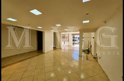 Sobrado comercial de 250m² com 3 salas e 1 vaga próximo ao shopping ibirapuera