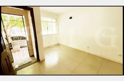 Sobrado, 2 dormitórios, sala, cozinha, área de serviço, bem localizado