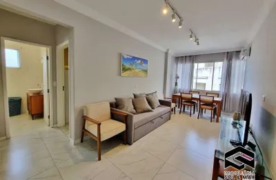 Lindo apartamento reformado, apenas 100m do mar, com 01 vaga!