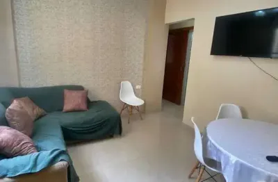 Lindo apartamento 02 dormitórios à 01 quadra da praia de pitangueiras!
