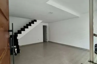 Casa triplex, 03 suítes em localização privilegiada!