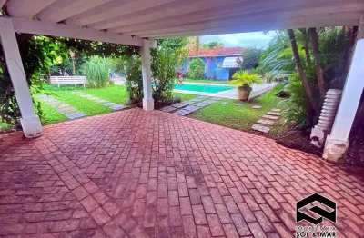 Casa térrea, 05 dormitórios e amplo quintal com piscina e churrasqueira!