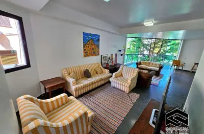 Exclusivo! amplo apartamento 189m² de área útil, com piscina, 200m do mar!