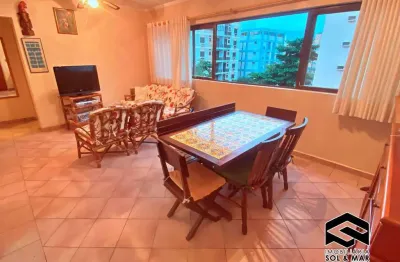 Apartamento 02 dormitórios, lado praia, com sacada!