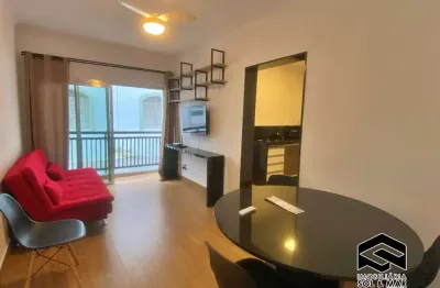 Lindo apartamento reformado, amplo dormitório, á 300m do mar, portaria 24h