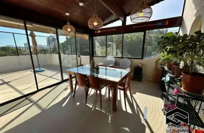 Ampla cobertura penthouse com churrasqueira e vista ao mar!