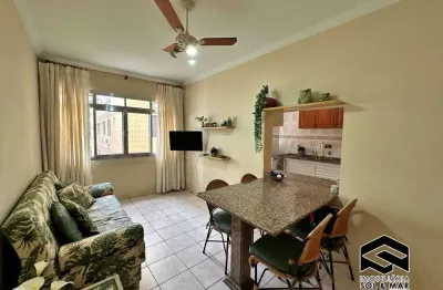 Amplo dormitório, em excelente localização, apenas 300mts do mar!