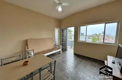 Amplo apartamento, com sacada de frente apenas 300mts do mar!