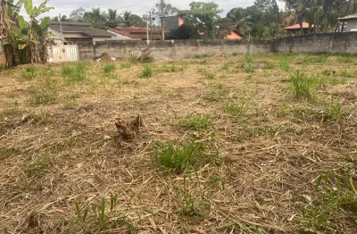 Vendo excelente Área de 960m2 a 400 metros da Praia do Capricórnio