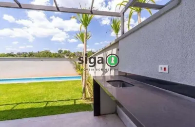 Casa em condomínio fechado com 4 suítes, piscina e quintal amplo