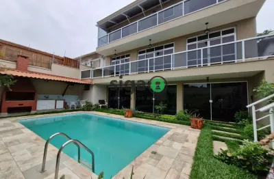 Casa  de 5 dormitórios em condomínio no real parque