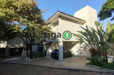 Casa com 4 quartos sendo suites, piscina em condomínio fechado próximo à ponte morumbi