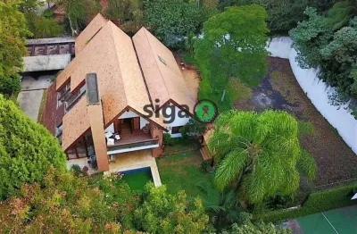 Casa de luxo projetada por marcos tomanik no morumbi - vizinha a área verde tombada