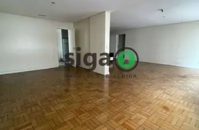 Apto com 204m², com 3 quartos, sendo 1 suite, 1 vaga, nos jardins, sem mobilia para locaçâo e venda