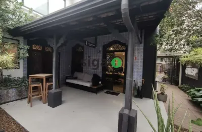 Casa comercial  300m² , 9 quartos, 4 vagas- ideal para empresas de alto padrão| locação!