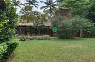 Casa assobradada de alto padrão, com 4 suites, para venda ou locação com 5 vagas de garagem