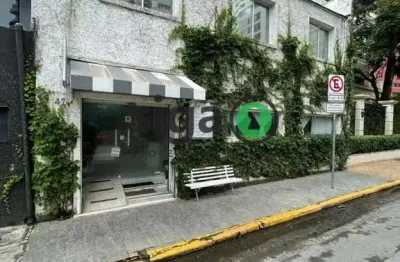 Casa assobradada no itaim bibi, com 200m² para locação comercial com várias salas.