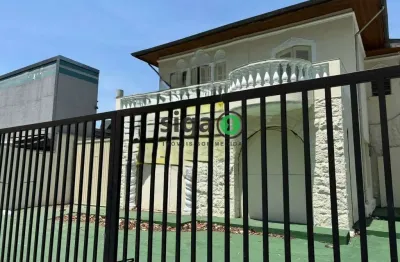 Casa assobradada com 500m², para locação em pinheiros, várias salas e 4 vagas sem mobilia