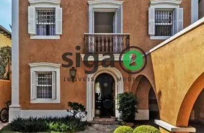 Casa Assobradada no Jardim Europa, com 3 suítes, Mobiliado, 2 vagas, para Venda ou locação.