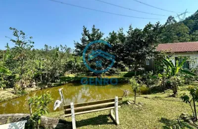 Chácara com 02 casas, 02 lagoas, piscina e terreno de 1.700m² à venda em canelinha/sc