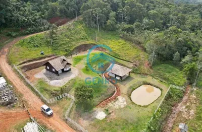Chácara em meio a natureza com lagoa e terreno de 7.000m² à venda em tijucas/sc