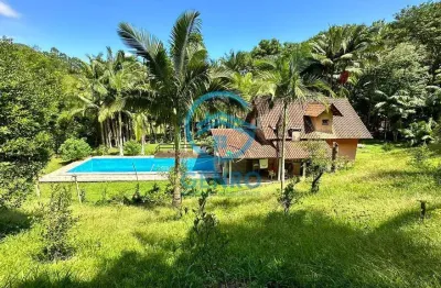 Sítio em meio a natureza com piscina, lagoa e terreno com escritura pública de 11.000m² à venda em canelinha/sc
