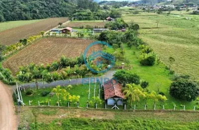 Chácara em meio a natureza com terreno de 7.600m² à venda em canelinha/sc