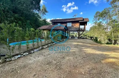 Chácara em meio a natureza com piscina e terreno de 3.000m² à venda em canelinha/sc