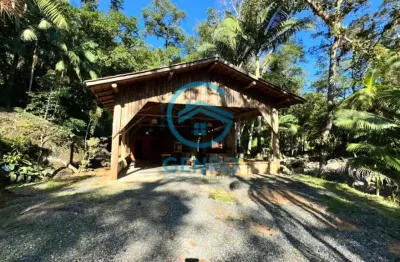 Chácara em meio a natureza com cachoeira e terreno de 6.000m² à venda em canelinha/sc