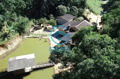Chácara com lagoa e terreno de 7.000m² à venda em canelinha/sc