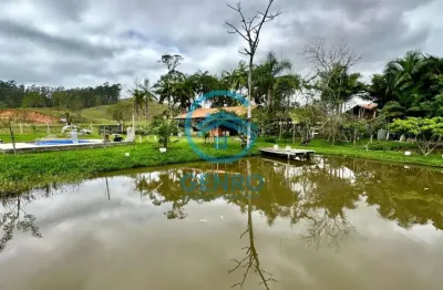 Chácara em meio a natureza com lagoa, piscina e terreno de 5.500m² à venda em canelinha/sc