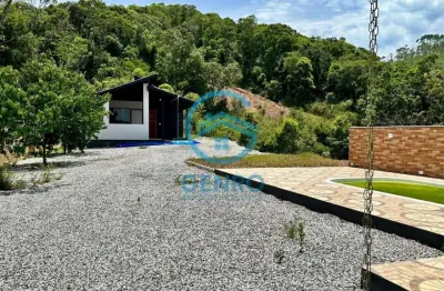 Chácara em meio a natureza com piscina e terreno de 2.500m² à venda em canelinha/sc