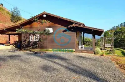 Chácara em meio a natureza com piscina e terreno de 2.500m² à venda em canelinha/sc