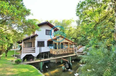 Chácara em meio a natureza com lagoa, cachoeira e terreno de 8.000m² à venda em canelinha/sc